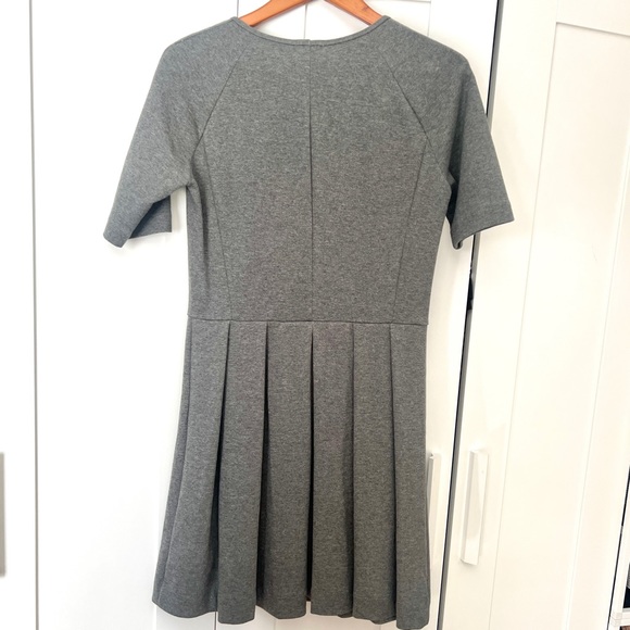 LAST CHANCE Gap dress - Picture 2 of 3